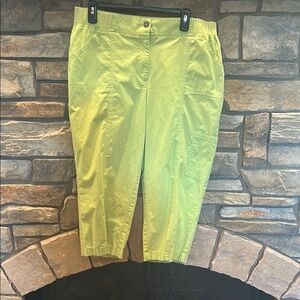 Chico’s Lime Green Cargo Capris. Size 14 (Chico’s size 2.5).